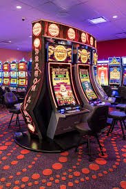 Tampilan permainan slot Aviator dan Sweet Bonanza di perangkat mobile